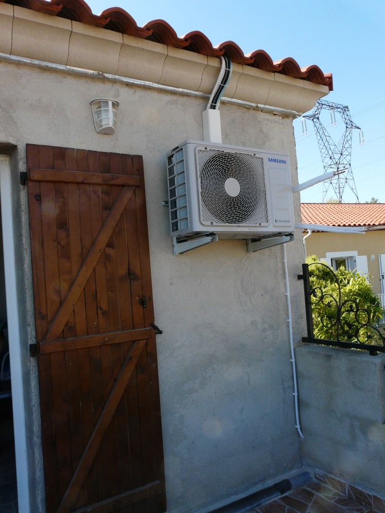 pose de clim 4 plombier of marseille, aix en provence, gardanne, vitrolles