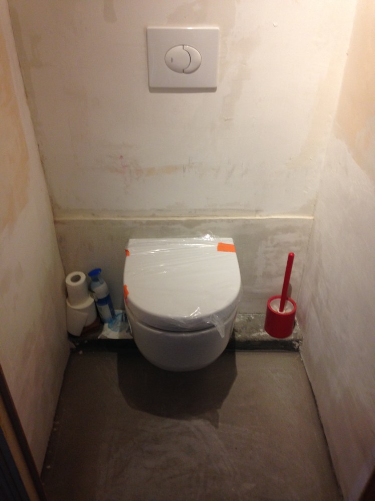 WC suspendu atypique.plombierofmarseille.aix,marseille,cassis,toulon,la ciotat,aubagne10