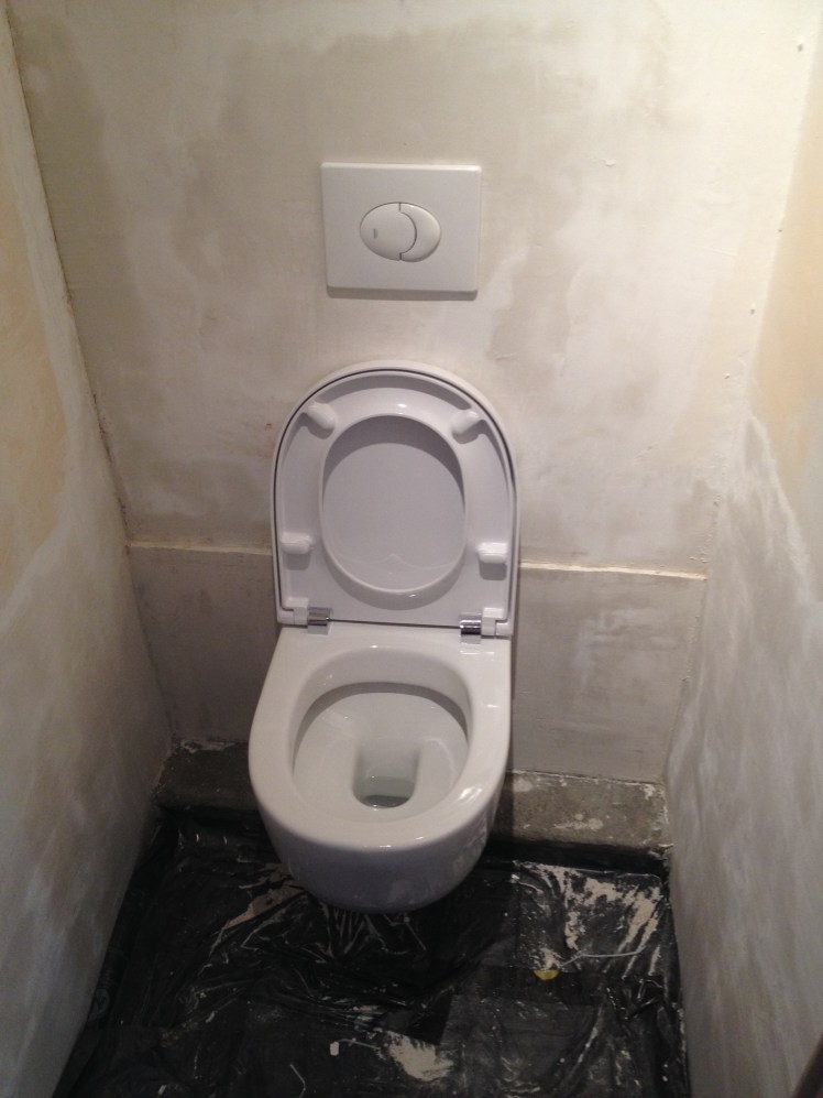 WC suspendu atypique.plombierofmarseille.aix,marseille,cassis,toulon,la ciotat,aubagne8